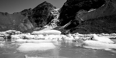 Trekking al Glaciar Colgante El Morado